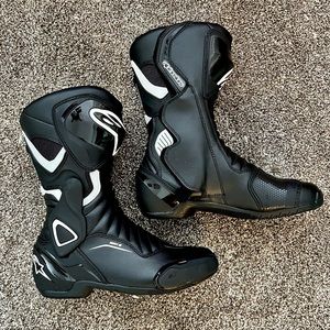 Practically brand new, worn only once, Alpinestar tall motorcycle riding boots.